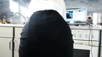 slut sexydea fingering herself on live webcam